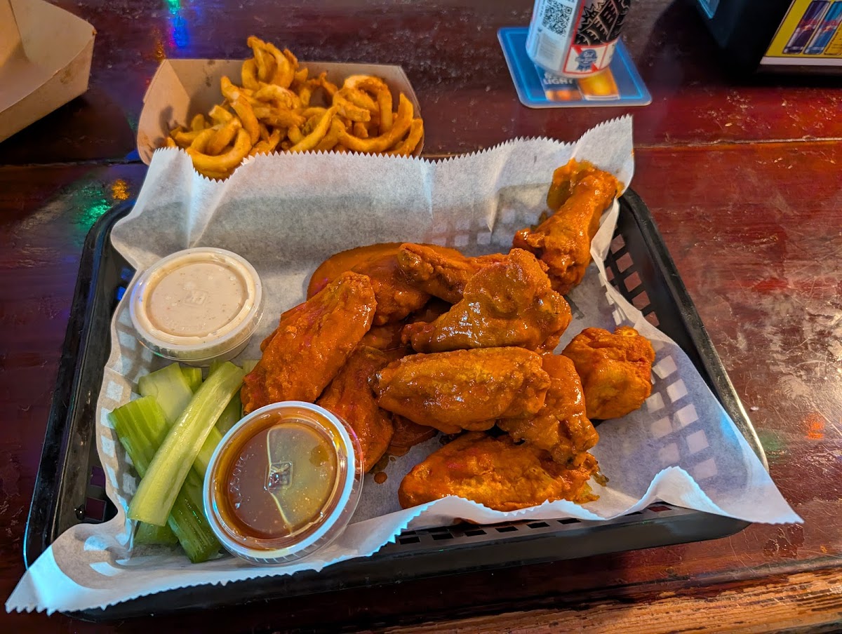 Crispy wings and bar food served at Papa Joe's Hideaway