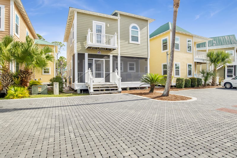 Photo from a Purple Parrot Resort condo listing on Perdido Key