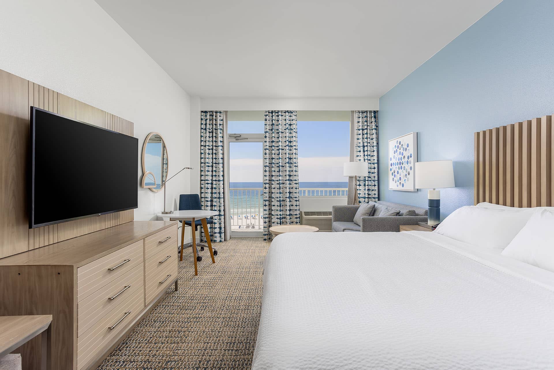 Guest room at Holiday Inn Resort Pensacola Beach Gulf Front