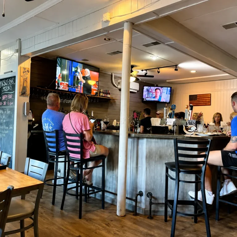 Basil & Baxter’s Kitchen & Cocktails