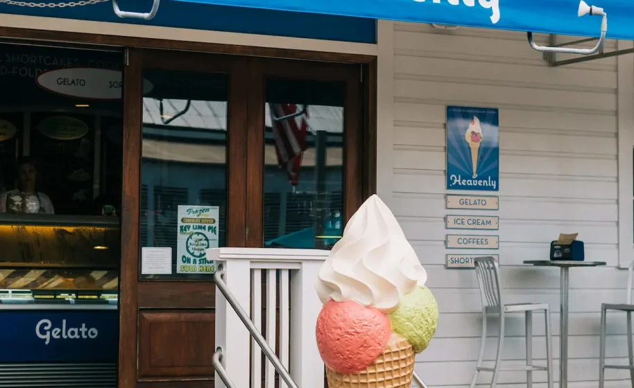 It's Heavenly Shortcakes and Ice Cream shop in Seaside's Central Square