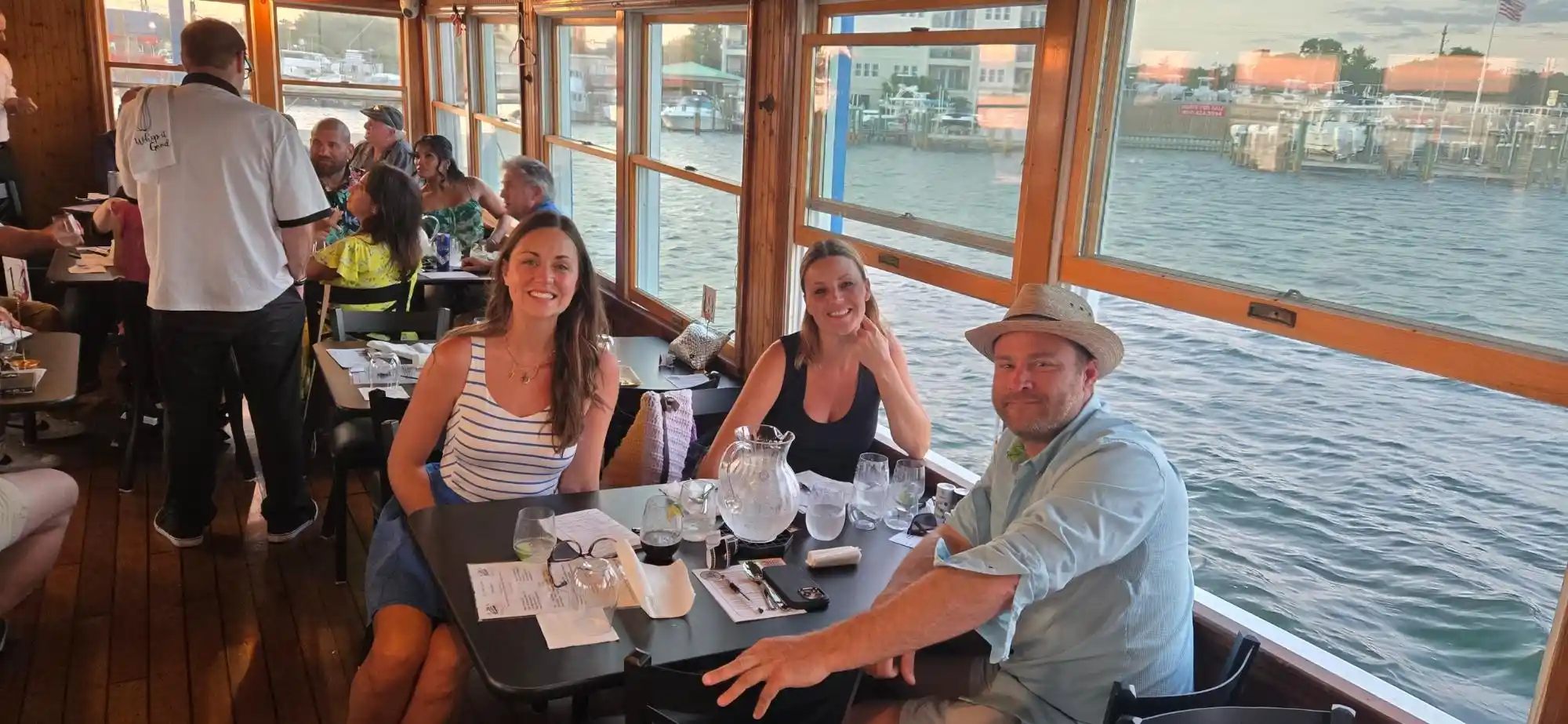 Sunset dolphin cruise in Destin, Florida with Happy Life Cruises