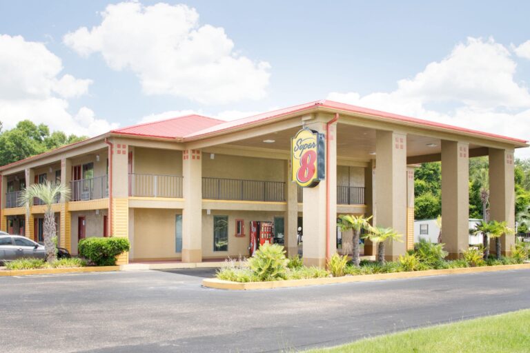 Super 8 by Wyndham DeFuniak Springs