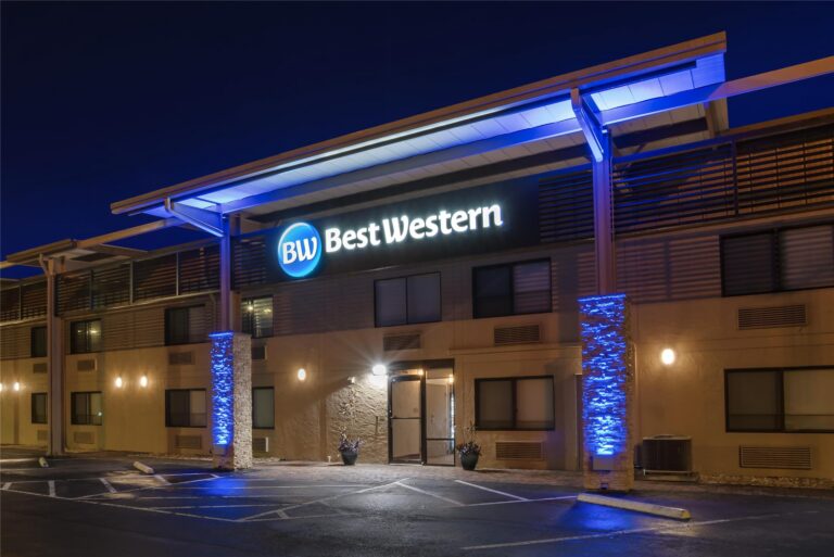 Best Western Crossroads Inn