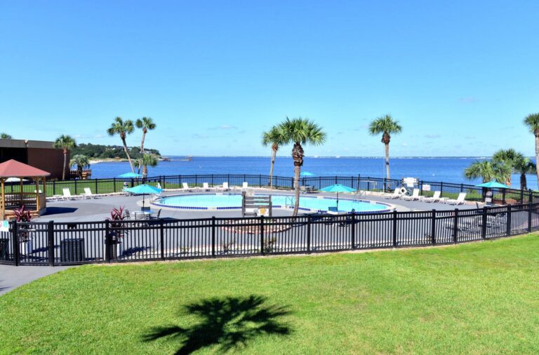 Quality Inn & Suites Gulf Breeze Bayside