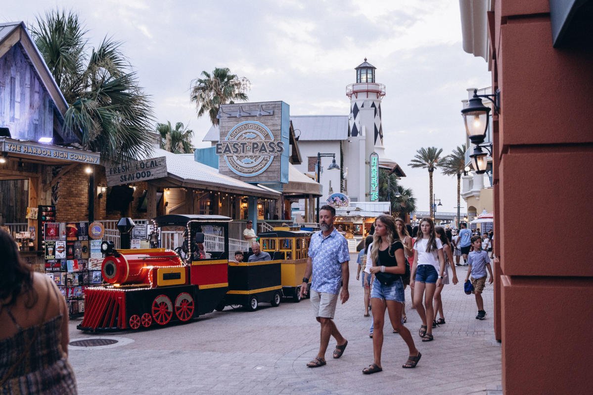 Harbor Nights & Monthly Street Parade at HarborWalk Village
