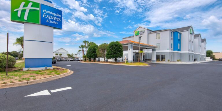 Holiday Inn Express & Suites Destin E – Commons Mall Area