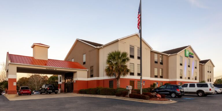 Holiday Inn Express & Suites Milton East I-10